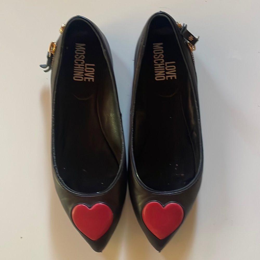 Love Moschino flats